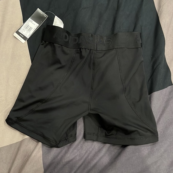 New Adidas workout shorts Size S - Picture 2 of 3